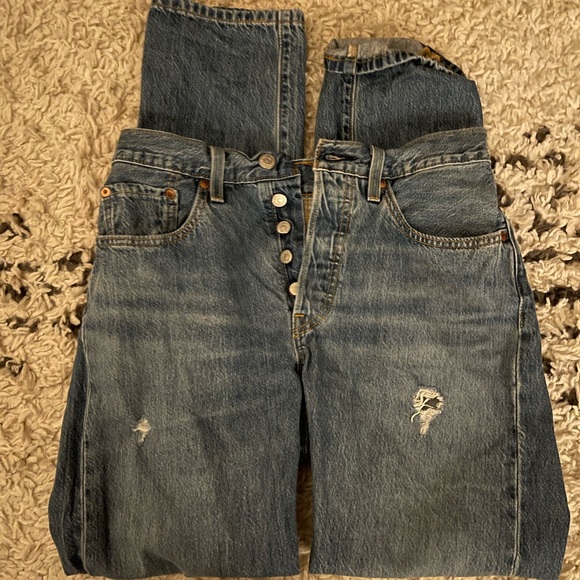 Button-fly, Distressed Levi 501s, size 26 - Picture 2 of 4